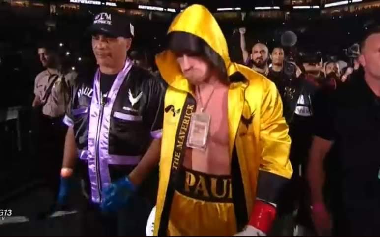 #loganpaul out

#MayweatherPaul #paulvsmayweather