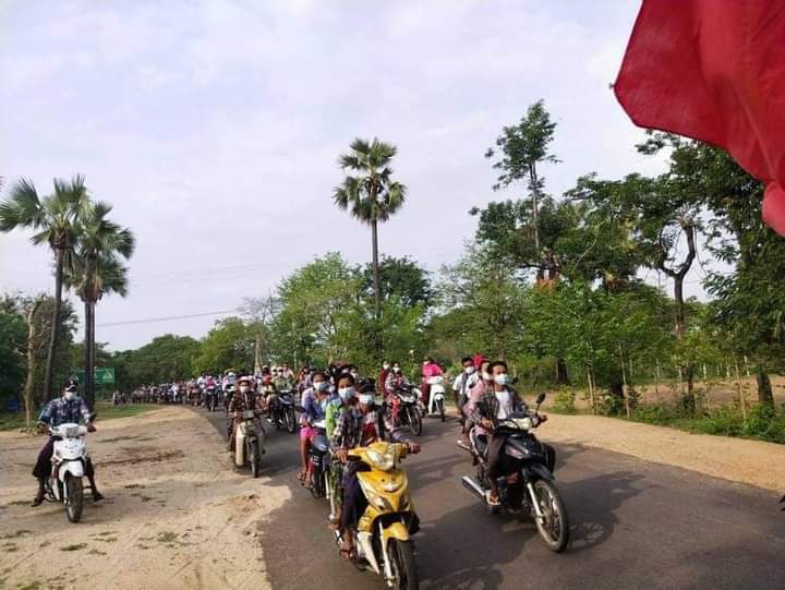 BakaDouby's tweet photo. Motorcycles Dawn Strike by thousands of people from Myaing, Magway.
#WhatsHappeningInMyanmar
#June7Coup https://t.co/aVsXLMnDje