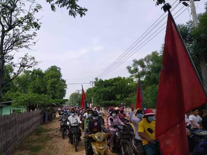BakaDouby's tweet photo. Motorcycles Dawn Strike by thousands of people from Myaing, Magway.
#WhatsHappeningInMyanmar
#June7Coup https://t.co/aVsXLMnDje