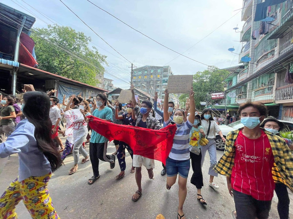 BakaDouby's tweet photo. Yangon, June 7

Hundreds of young people march on the street of Ahlone Township in Yangon on today morning to protest against military coup.

#June7Coup
#WhatsHappeningInMyanmar https://t.co/6IJiR6RxbH