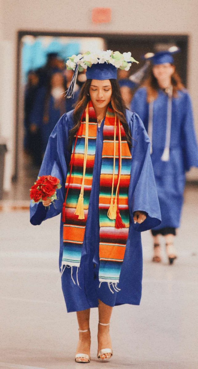 amontes2021's tweet photo. wanted to post some grad pics on here 😌 https://t.co/hmusx7l9jn