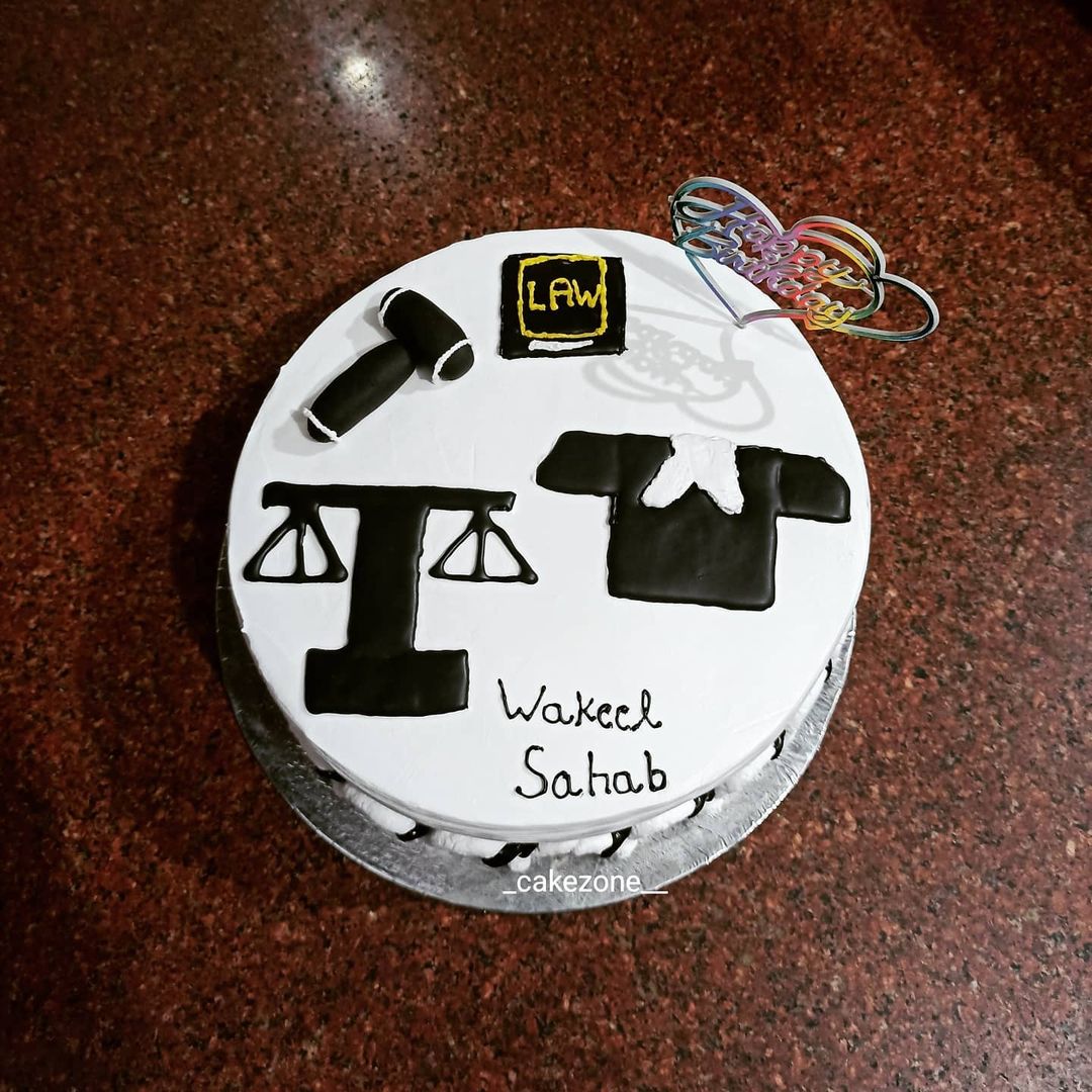 cakezone__'s tweet photo. 💯%Eggless👍
Lawyer Theme Birthday Cake🍫❤️❤️
Direct message us for orders📩📩
Saharanpur (U.P)
.
.
.
#saharanpur #Bakery #saharanpurbakery #lawtheme #themedcake #pineappleflavour https://t.co/wB6eKIcpTC