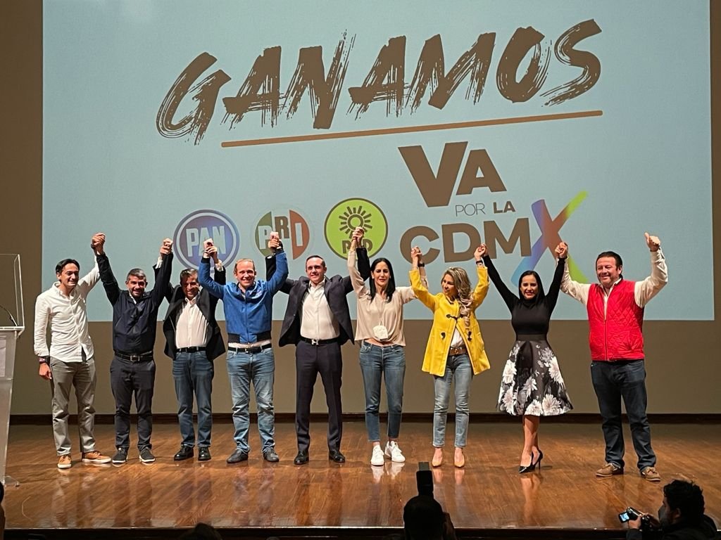 lialimon's tweet photo. La #Alianza les arrebató la ciudad que los vio nacer. Va por #ÁlvaroObregón y va por la #CDMX. 🔵🔴🟡 https://t.co/D3iefj1U4n