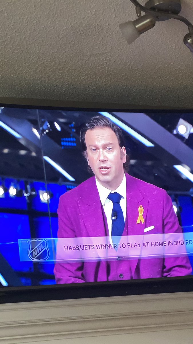 taradalemonster's tweet photo. @FriedgeHNIC I love that your ears are growing a playoff beard https://t.co/jzbH86BntO