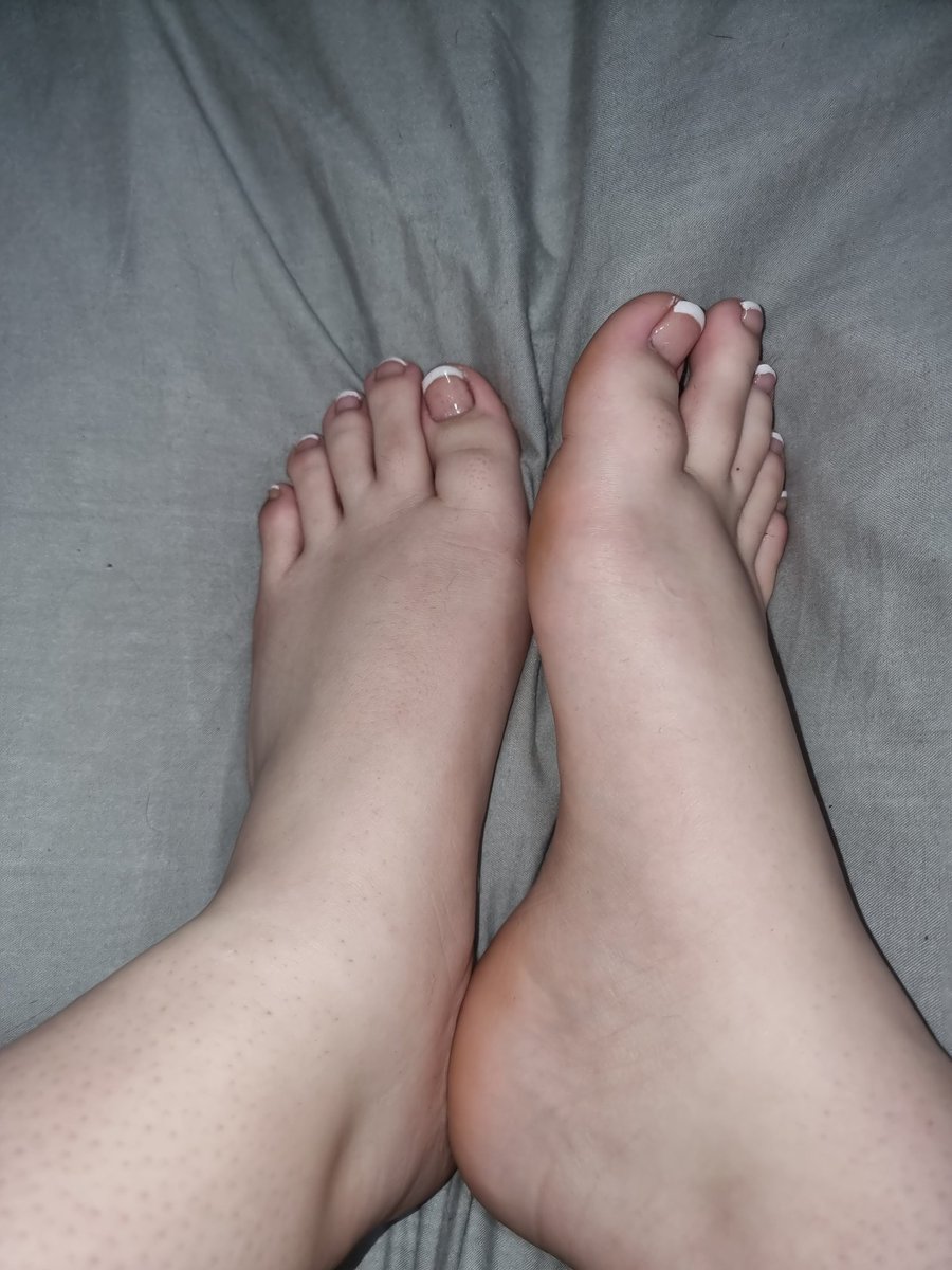 madamlexyfemdom's tweet photo. I love my French pedicure

#findom #femdom https://t.co/KoQpptVqix