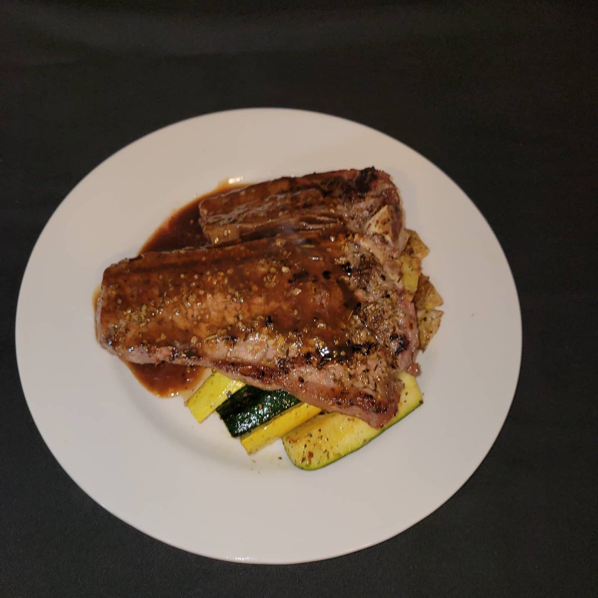 PamsKitCatering's tweet photo. T-bone, Roasted Potatoes and grill vegetables https://t.co/Y3fHRSnoHp