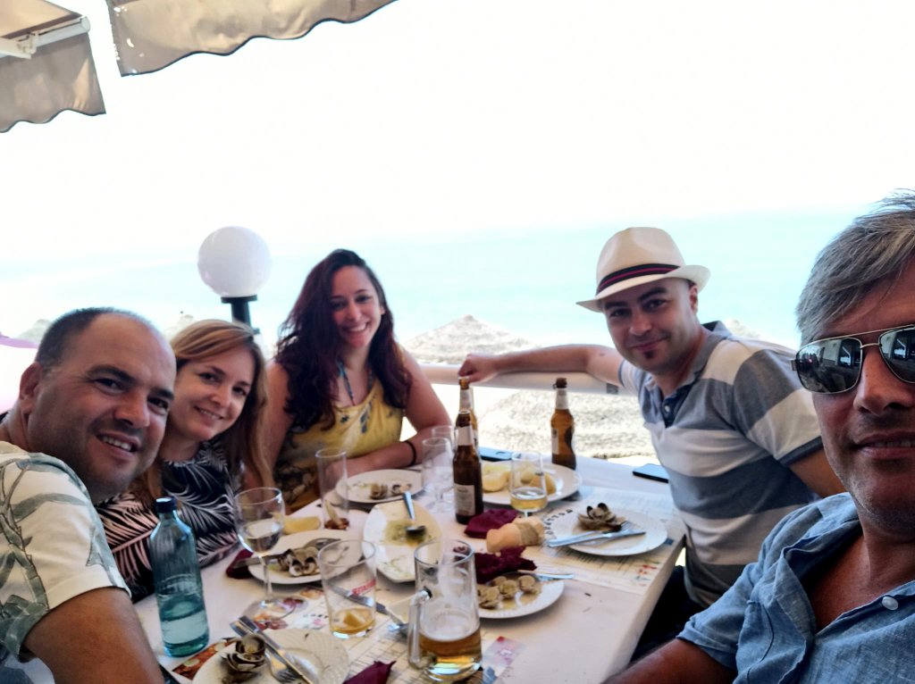 juanjo_mellado's tweet photo. Fuengirola.
Cumpleaños de mi cuñada @Anabel_Conde en muy buena compañía junto a @CristinaCondeS.
#almejasalamarinera
#espetos
#conchasfinas
#frituramalagueña
#sardinas
#PornFood
#FoodPorn
#Fuengirola
#CostaDelSol
#Málaga
#Andalucía
#Spain
#Summer
#CristinaConde
#AnabelConde https://t.co/aiSk01YfFb