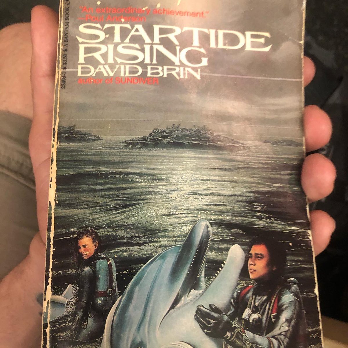 EricAngelRamos's tweet photo. Thoroughly engulfed in the world of #startiderising by #davidbrin. Genetically altered Tursiops speaking anglic and primal whistling? Oh fuck yes. Tursiops spliced with Stenos to create super creative and intelligent hybrids in the neo-fin gene pool? You had me at #spacedolphin https://t.co/U9U5Sl1g0l