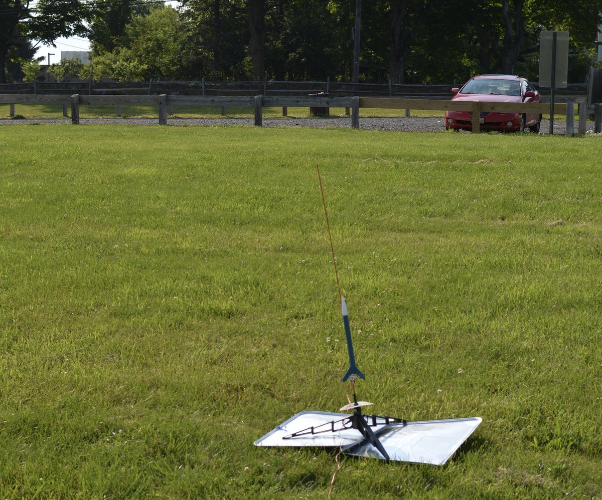genejm29's tweet photo. To observe #DDay77 It seemed like a good day to do a rocket launch of my own fleet had 5 new boosters join the 'family.' This one, The Estes "Wizard" really got some air on a small engine, was impressed. #RocketSummer 1/ https://t.co/p6pt50GX2H