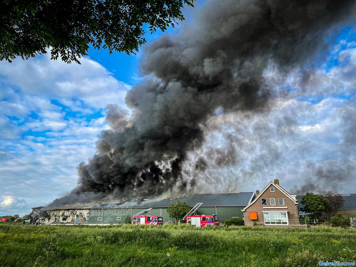 Zeer grote brand bij boerderij in Angerlo -..