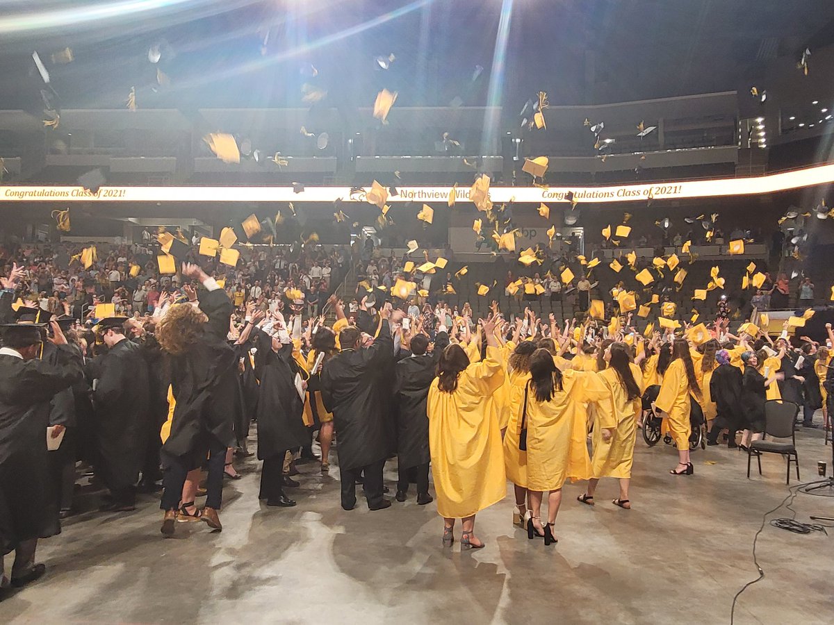 NviewOrchestras's tweet photo. Congratulations to the brilliant, talented, and resilient class of 2021! https://t.co/Cb8KqKeSPq