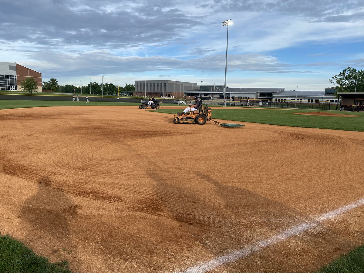 MLCHS_Athletics's tweet photo. Huge S/O to JR Wiley, Zach Wiley, Gary Williams and the rest of the Collins baseball staff… That might be the fastest our field has EVER been made ready for a game!

First pitch will be at 8:00 https://t.co/5XZFN3a9Tk