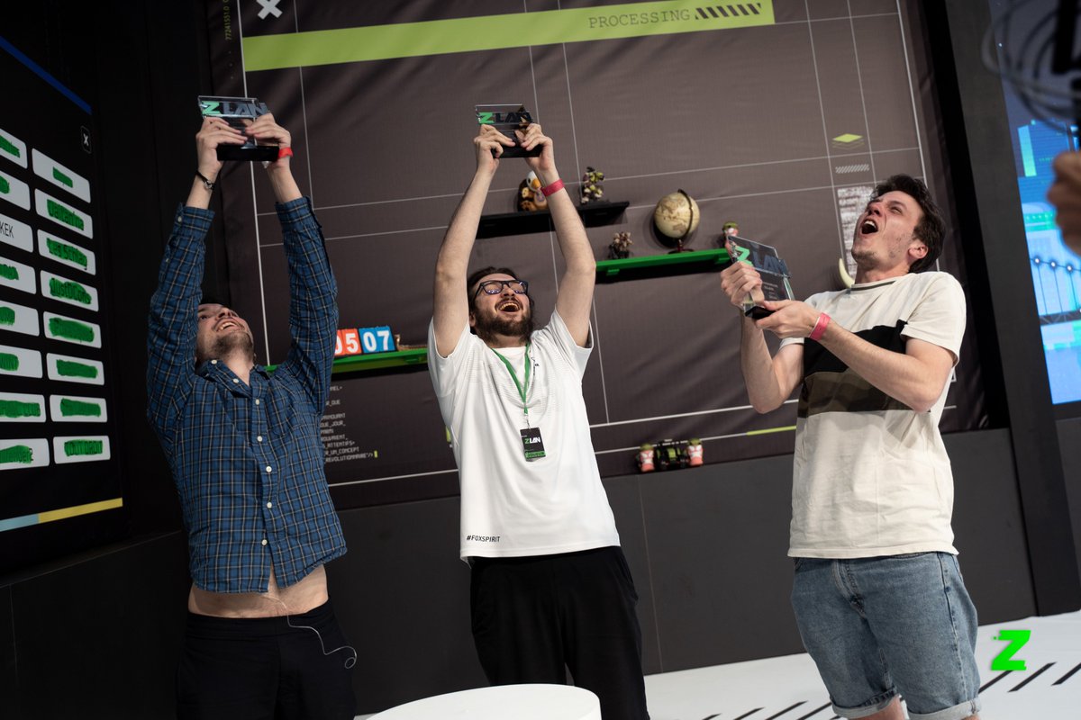 ZLAN_FR's tweet photo. 📸 Les grands vainqueurs de la #ZLAN2021 !

@ChloeRamdani 💚💚💚 https://t.co/cxDhxbwxg2