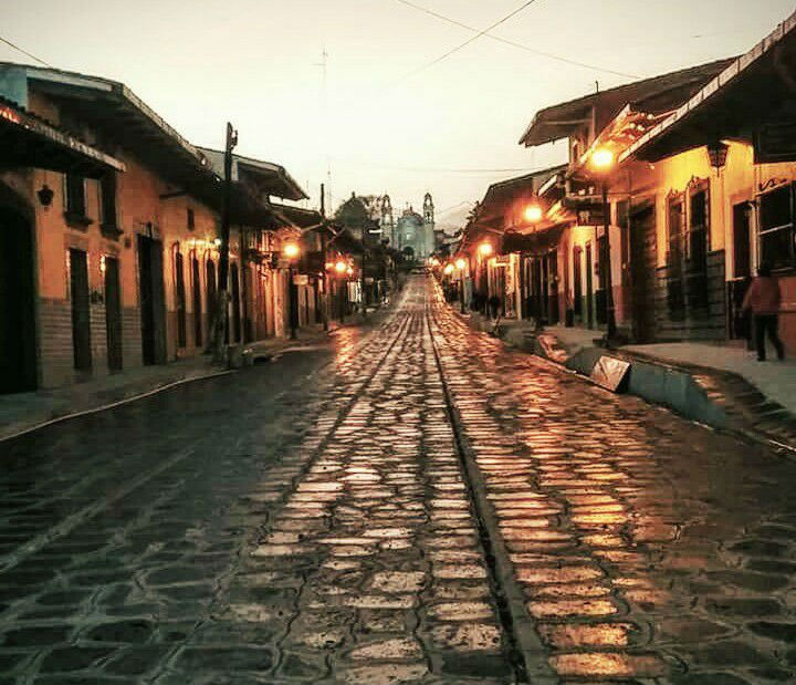 RegionXalapa's tweet photo. 📸 Pueblos Mágicos, #Xico 
Ubicado en la zona centro del Estado, a 45 min. de Xalapa, 2 h de Veracruz y 5 h de CDMX. 
#TurismoResponsable #Cultura y #Aventura #Pueblos #Mágicos #Domingo #Atardeceres #Tourism #Travel #Pictures #RegiónXalapa https://t.co/28fokqQNCB