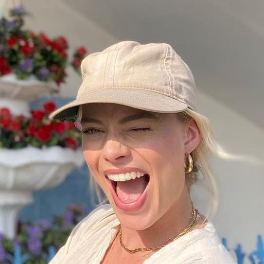 mollie tweet media