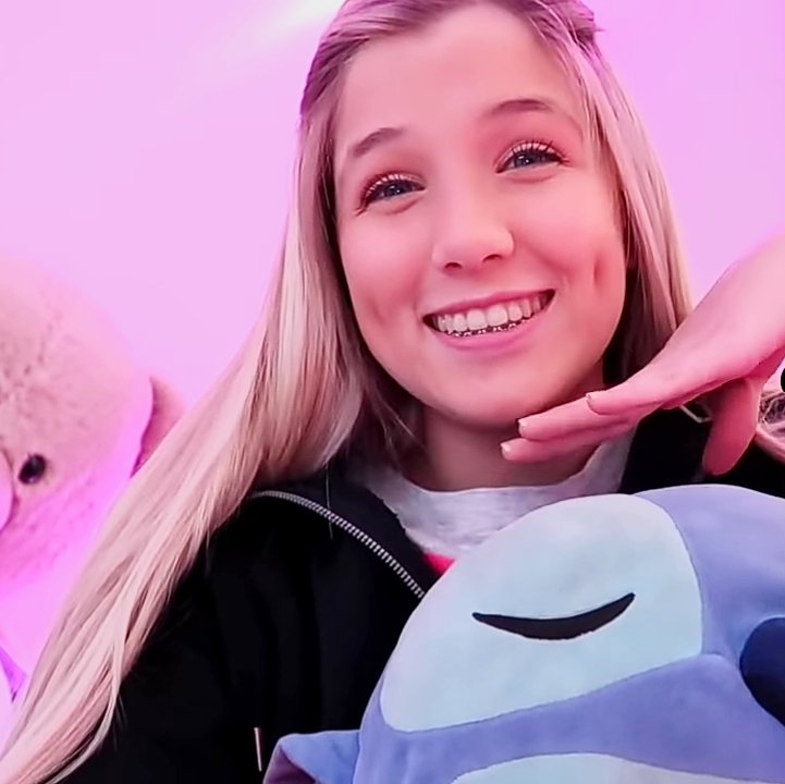 ilyguille1's tweet photo. holaa! soy martu
me uní al fandom a de Guille porque la amo💓 estoy hace 11 meses en el fandom y el 30 de este mes cumplo un año🥺
tengo 11 años
soy piscis nací el 17 de marzo
amo todos los animales
juego al volley🏐
Espero caerles bien! 
@guilleortega711
#SelfieForGuilleOrtega https://t.co/IVeLOTyEo1