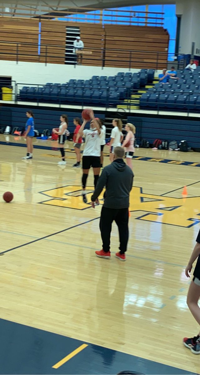Shay_Bee_33's tweet photo. Big thanks to @coachglong, @CoachMaggieP and @GoChoctaws_WBB for inviting @ChrystiannaB to your elite camp!! She really enjoyed it and is very grateful for the opportunity!! #MCElite #CB15 #SeniorSeason https://t.co/YBFM9BnAbp