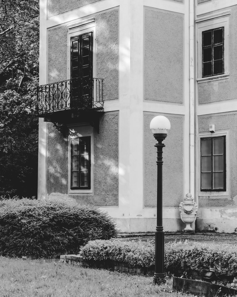 MichaelTh1985's tweet photo. Balcony #blackandwhitephotography https://t.co/g6dfdAMoy3