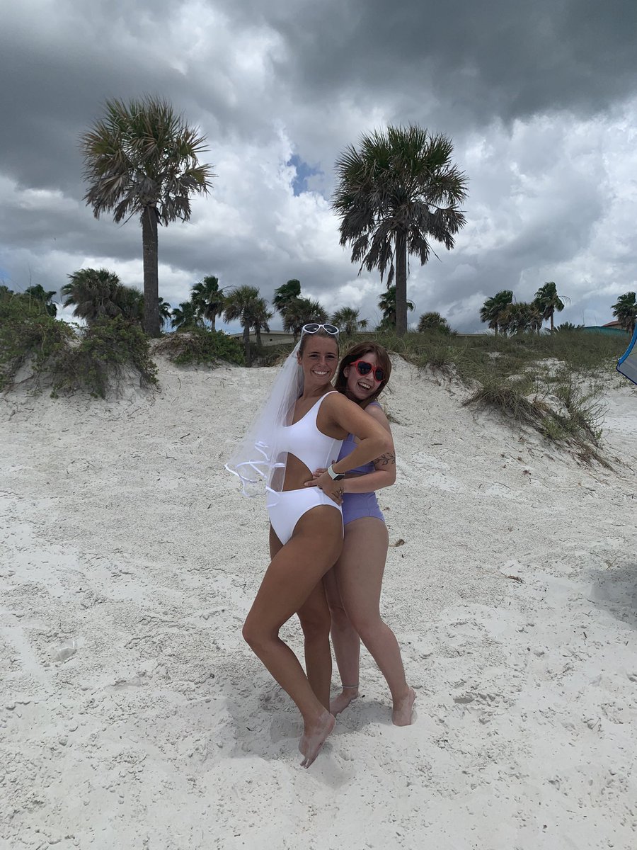 Lexi22joness's tweet photo. If you see me at the beach wearing a veil, don’t mind me I’m just getting married in 20 days!!!!!🤩

On another note if you’d like to sponsor a shot Venmo Lexi-Jones-24 https://t.co/kBVKLceYc5
