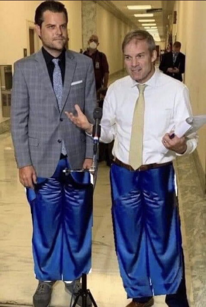 …and just like that, reverse pants are a thing…🤦🏽