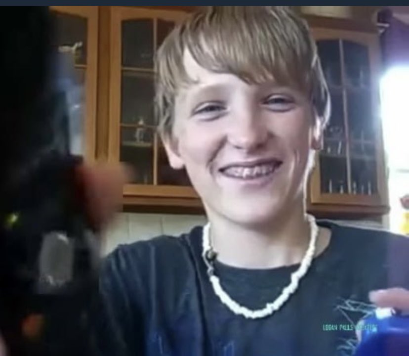 anoopsssssx's tweet photo. Floyd mayweather in 2010 vs Logan Paul in 2010 https://t.co/5yxiNtA1Q5
