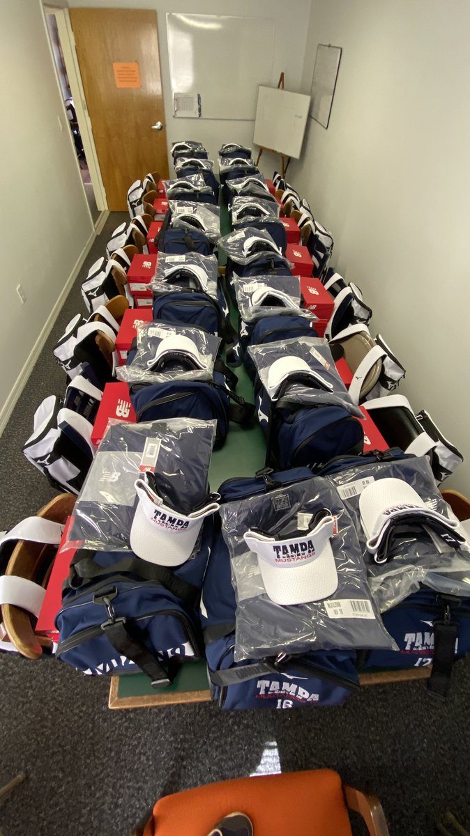 TMTJ III !! Outstanding boot camp!  Ready to get this summer season started!  Big thanks to our sponsors <a href="/MizunoFPitchNA/">Mizuno Fastpitch USA</a> <a href="/newbalance/">New Balance</a> for the new gear and swag!
