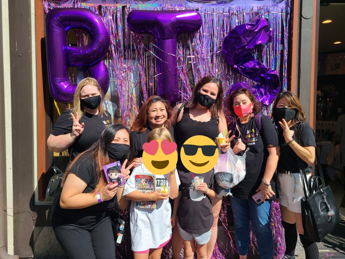 im2old4thisotp's tweet photo. Two cupsleeve events with my favorite @MomsNoonas crew! First up, @FlowerVantae hosted at #DragonBobaLA, then @namjooning_la hosted at #HoneyMeeJapaneseVillage! Tired, but full of Bangtan love. https://t.co/uj7KmDUpvv