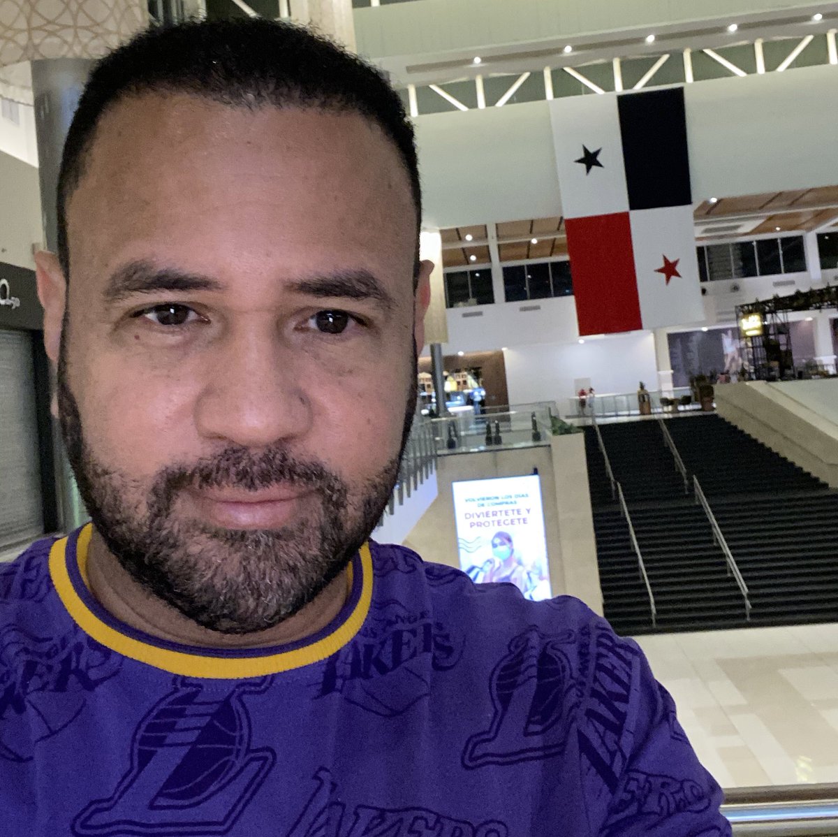MarcelChery507's tweet photo. La única bandera que debe izarse y colgar en comercios e instituciones públicas. Somos un solo territorio y #UnaSolaBandera 🇵🇦 https://t.co/6CbrGDjJJf