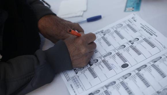 peru21noticias's tweet photo. . @ONPE_oficial sobre cédulas de votación: “Los personeros pueden firmar si lo desean, no es obligatorio” | #Elecciones2021 ➡️ https://t.co/qx90ZjUnv9 https://t.co/VrXQfE03GU