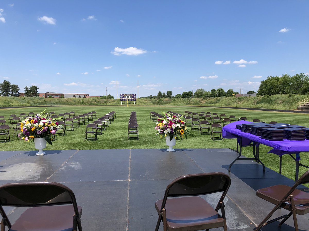 MatthewJDailey's tweet image. It’s graduation day. Congratulations, Class of 2021. It was an honor to celebrate you and share in our excitement for your future possibilities. #Classof2021 #eaglesrise