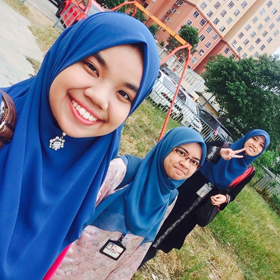 faezahana's tweet photo. Throwback last day “school”
Sebab lepas tu masing2 busy with writing thesis/paper while waiting viva
Yang depan tu almost tak cukup frame cover muka🤣
2016
#ppukm
#mmedsc https://t.co/CPDYlNcrxQ