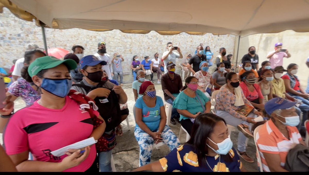 felipejorge2021's tweet photo. Entregamos más de 300 multivitaminicos prenatal de 180 pastillas a nuestras mujeres embarazadas para fortalecer el desarrollo armónico de nuestros bebe. Que Dios bendiga a las futuras madres de la Patria!!  @NicolasMaduro @dcabellor https://t.co/wkmSm5iGX3