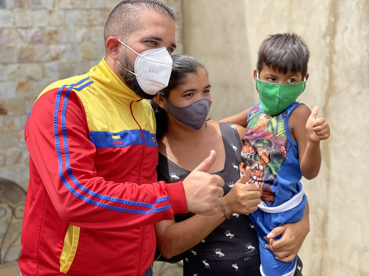 felipejorge2021's tweet photo. Entregamos más de 300 multivitaminicos prenatal de 180 pastillas a nuestras mujeres embarazadas para fortalecer el desarrollo armónico de nuestros bebe. Que Dios bendiga a las futuras madres de la Patria!!  @NicolasMaduro @dcabellor https://t.co/wkmSm5iGX3