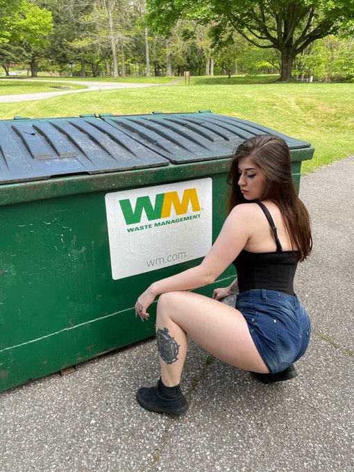 Watch 🔪🖤Ashley🖤🔪's leaked NSFW photo on TwXstars