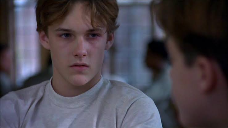 Hellhiena's tweet photo. Meu deus, o Louis Hofmann que faz Jonas (Dark) é igual o Brad Renfro (1982-2008) ícone adolescente dos anos 90. 
#dark #louishofmann #bradrenfro #sleepers #jonas #jonasdark https://t.co/F6tuWKdETR