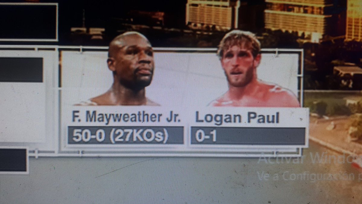 Mayweather después de la pelea con Logan Paul 
Foto para twitter😎
#paulvsmayweather #MayweatherPaul