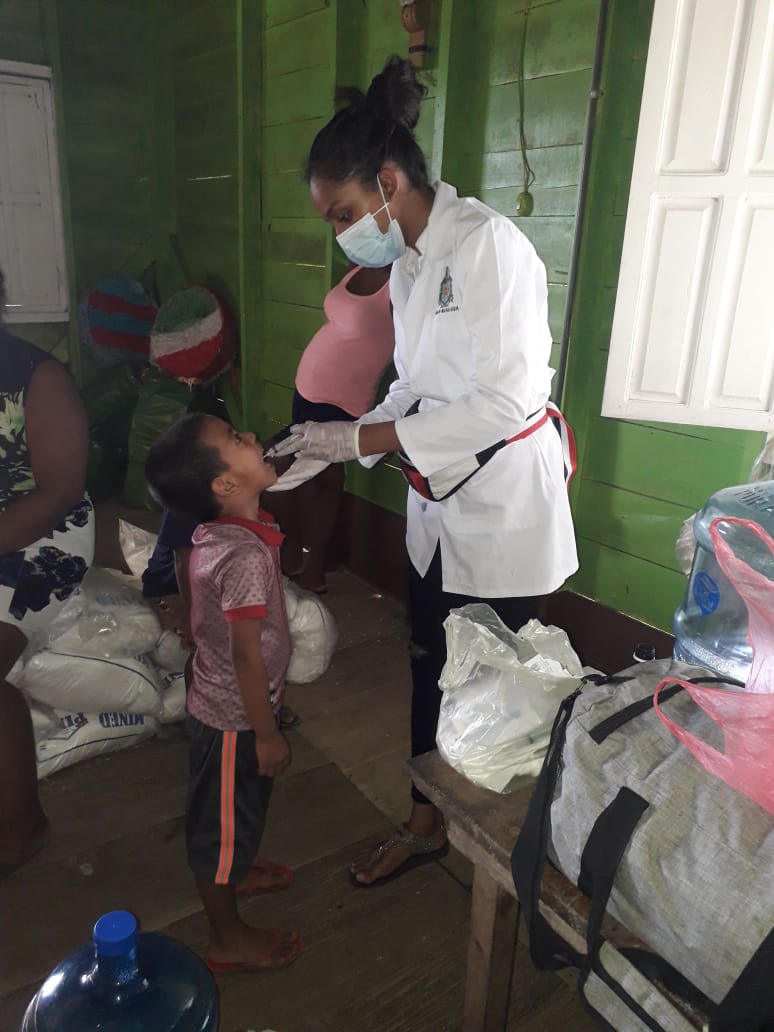 AEPCFA's tweet photo. #RamaCay | #aepcfa de la mano con brigadista médico de la #UNANManagua logro al 100% el trabajo en #salud, garantizando:
📍 Desparasitación de 3 dosis a 19 niños de preescolar.
📍 Visita casa a casa a 18 familias clorando el agua de cada hogar. https://t.co/st9j40N6vk