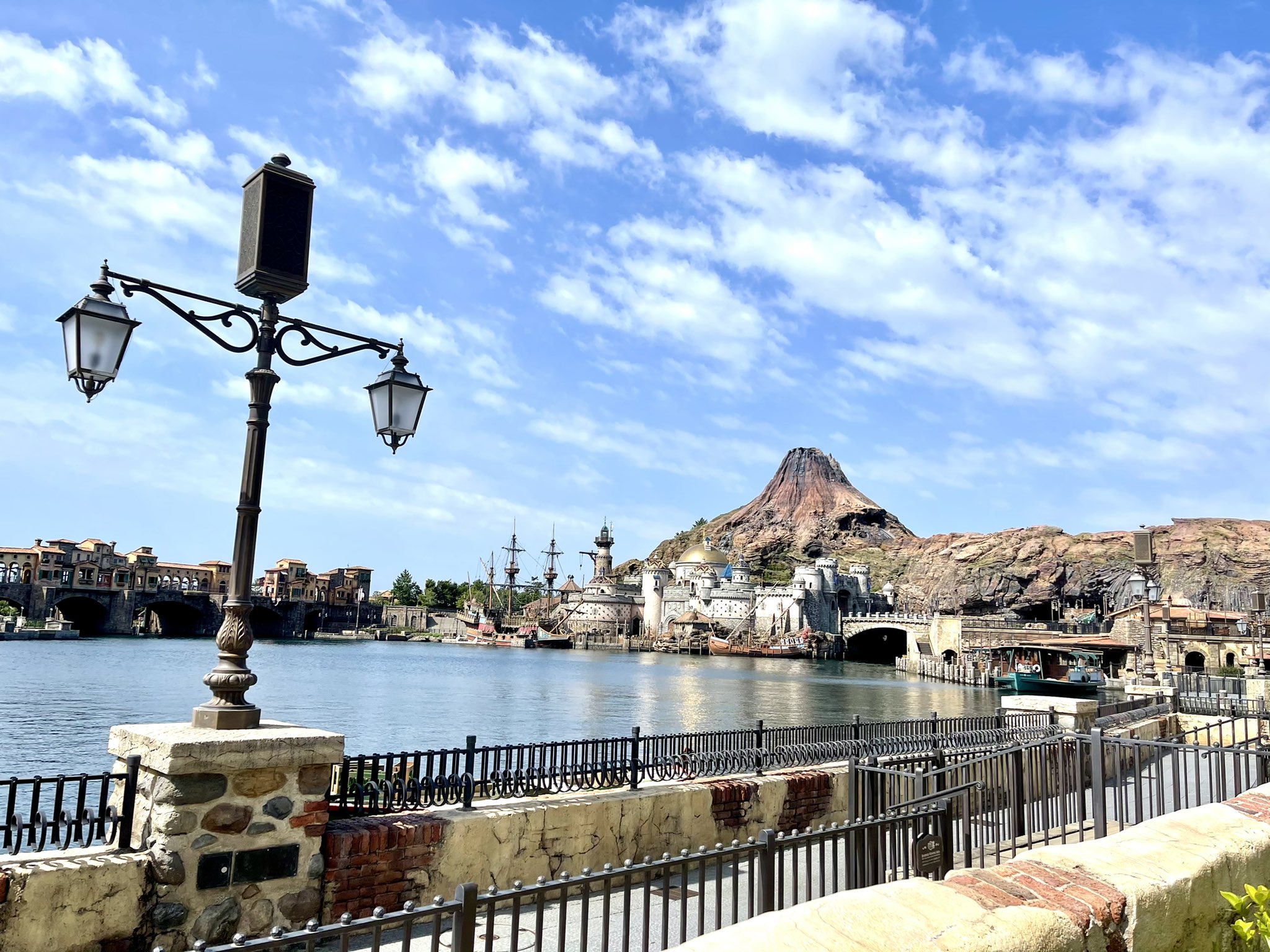 Mezzomikiのディズニーブログ 東京ディズニーシー周年 タイム トゥ シャイン 開催発表 期間 21年9月4日 22年9月3日 周年のテーマは タイム トゥ シャイン オープニングを飾るのは 水上グリーティング ミッキー Amp フレンズの