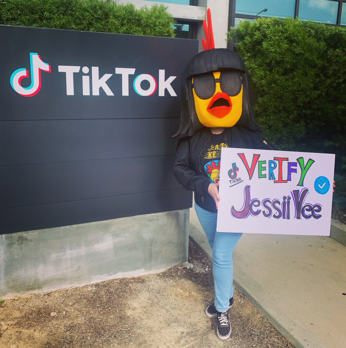 poultrypopstar's tweet photo. Went to @tiktok_us Headquarters today to vouch for my fav YouTuber @JessiiVee LOVE YOU JESSII!π€ #veeteam #tiktok https://t.co/XY2fSyT8Jf