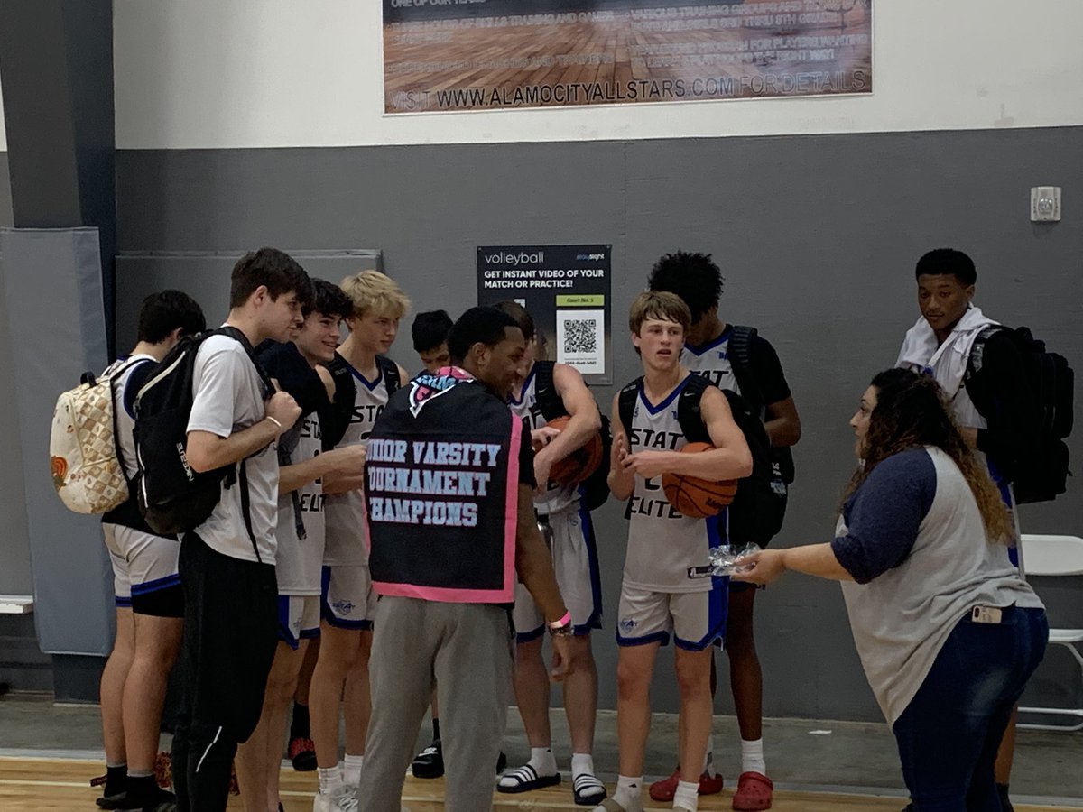 stat_elite's tweet image. Congrats 16u Boys for winning the Championship 🥇🏆 Played solid and Beat Nike Pro Skills. Great work!!! Looking better and better each week. 💯🏀‼️💙 #StatElite #Basketball #Champs