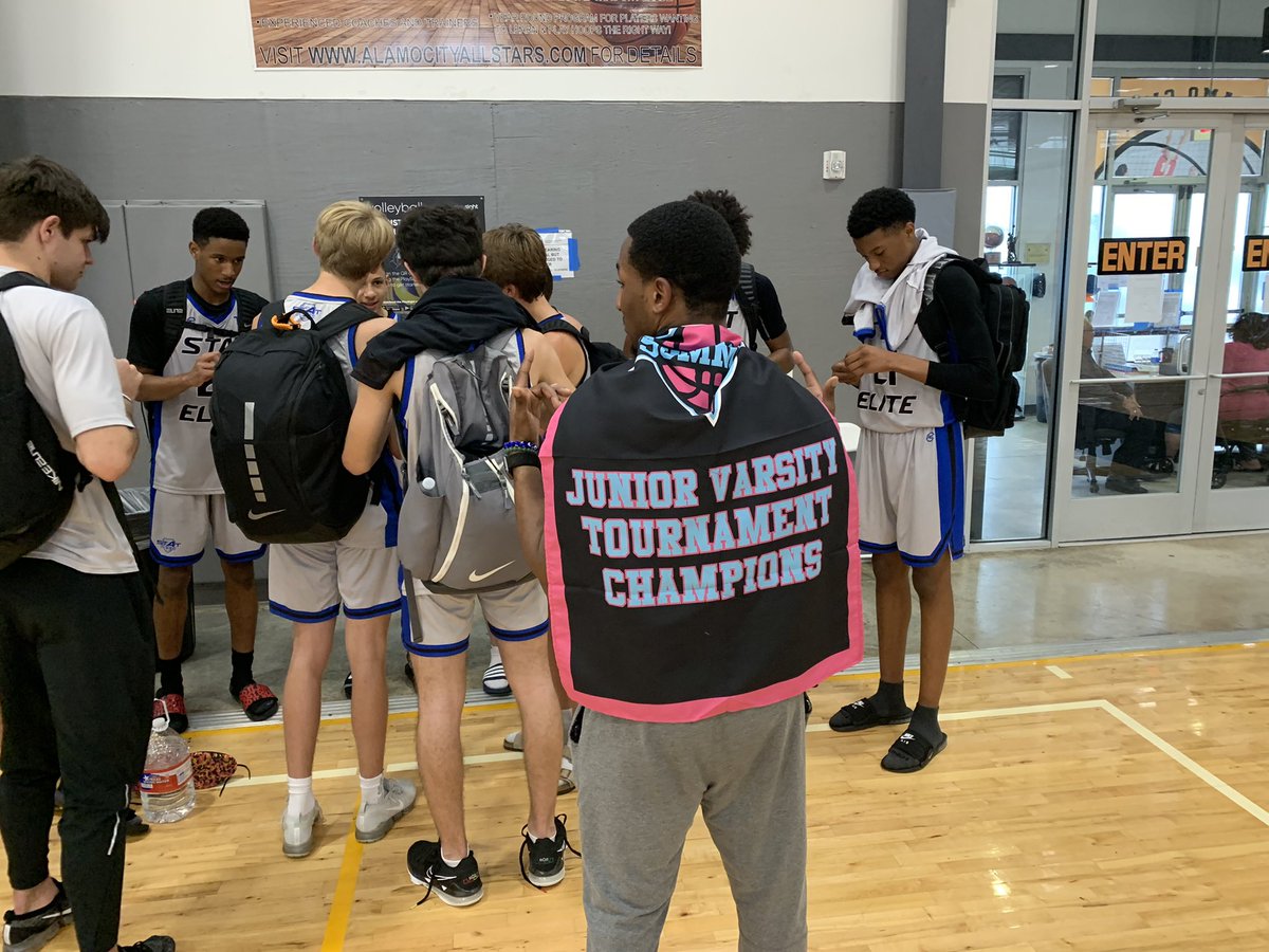 stat_elite's tweet image. Congrats 16u Boys for winning the Championship 🥇🏆 Played solid and Beat Nike Pro Skills. Great work!!! Looking better and better each week. 💯🏀‼️💙 #StatElite #Basketball #Champs