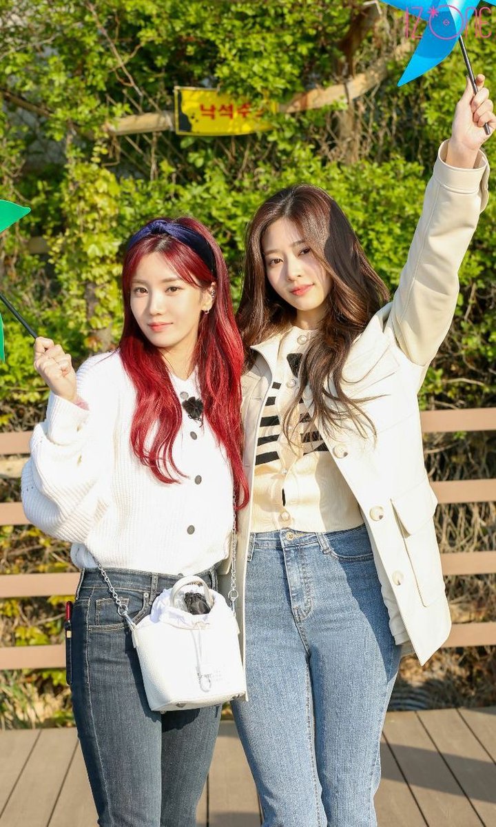 #EUNBI #은비 — <a href="/official_izone/">official_IZONE</a> 

with @minjuhours &amp; <a href="/minjuhourly/">hourly minju</a>