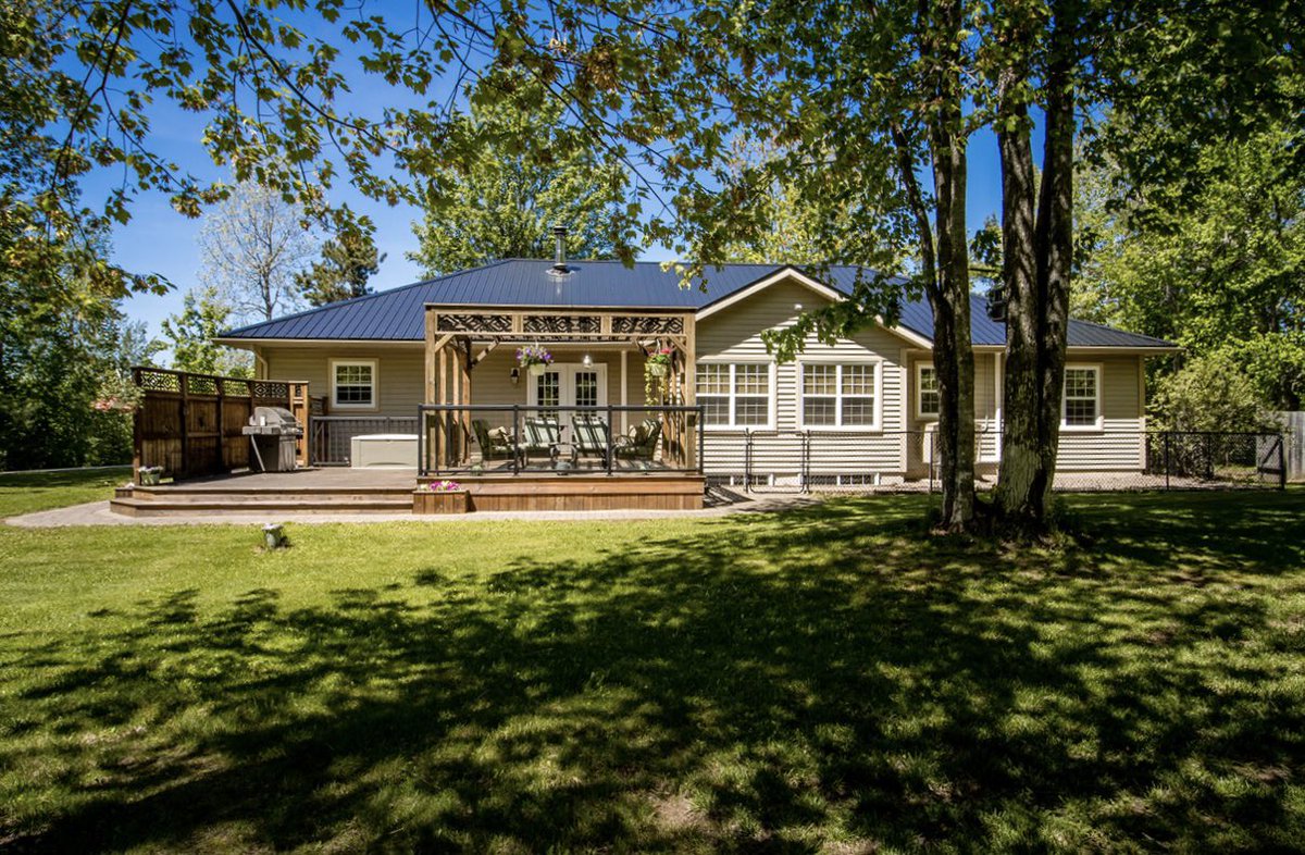 exitmegan's tweet image. This backyard though! 79 Ronald Ave, Cambridge #ForSale #RealEstate #annapolisvalley #realtorlife