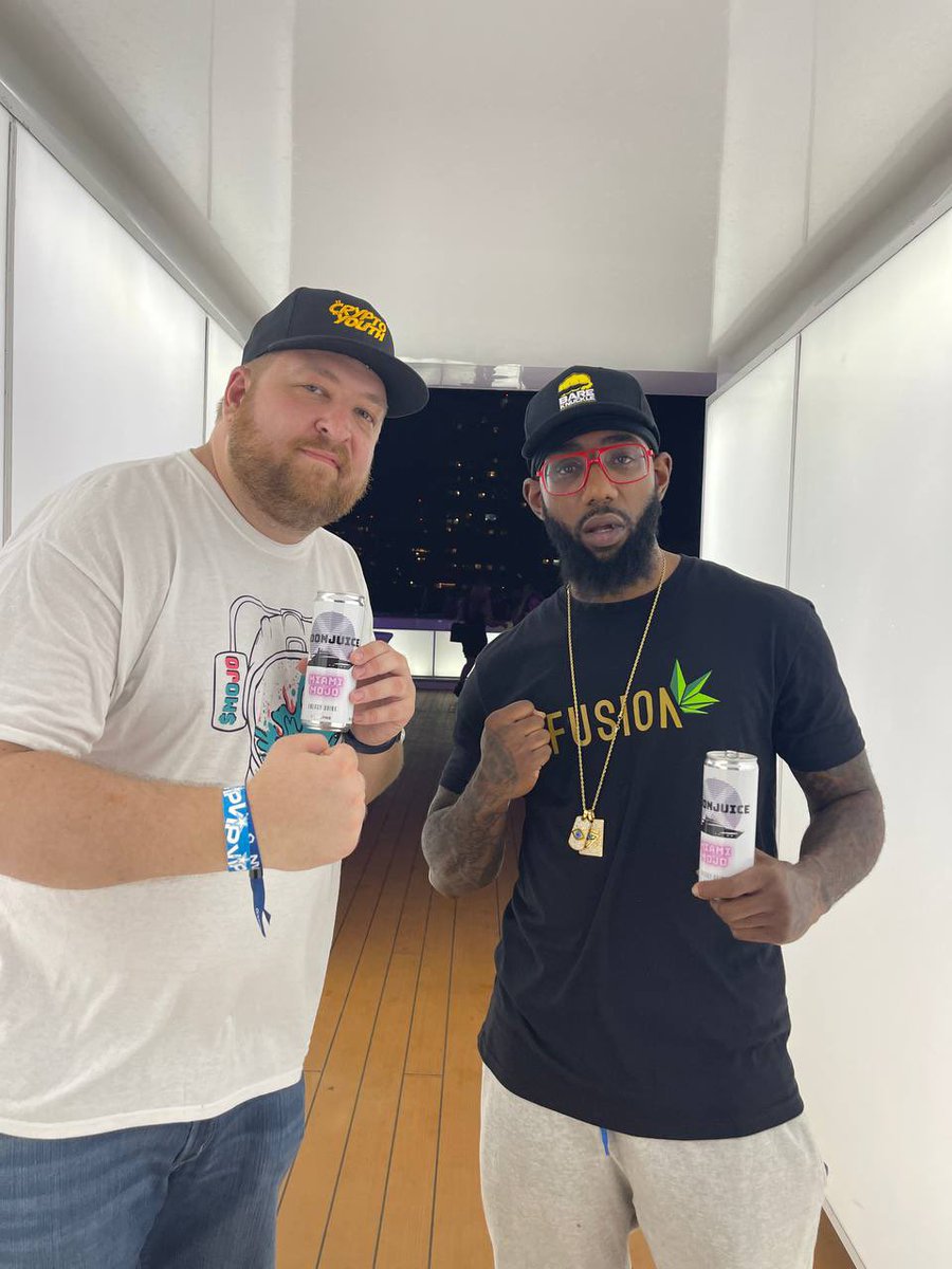 JBlue43892990's tweet photo. #MoonJuice #Mojo #25000XCoin #influencers #loganPaulVsmayweather 🔥🚀1st ever Crypto backed Energy Drink! The Juice is Loose! 🔥🚀Contract: 0x8087E4c1735C1373F0D04b88d4Dbe1FAe1149123 @themoonjuice @Adele3612 @MoonjuiceD @garethjkrees @WhaleAgents @CryptoZeusYT @ReySantoscrypto https://t.co/lH6aRHOuRo