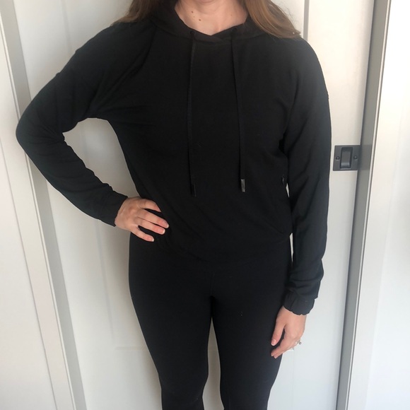 shop_minerva's tweet photo. So good I had to share! Check out all the items I'm loving on @Poshmarkapp from @Jenniferann220 #poshmark #fashion #style #shopmycloset #lululemonathletica #touchbyalyssamilano: https://t.co/GUCSteNtpE https://t.co/Cjy82JiWcj