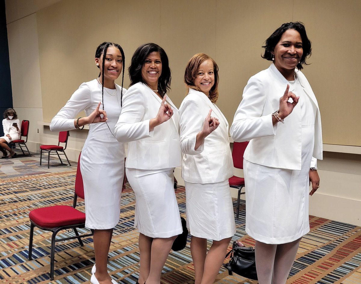 LadyDWardlaw's tweet image. Just thought you needed to know how fabulous it is to be an AKA! #Spring21  #AKA1908