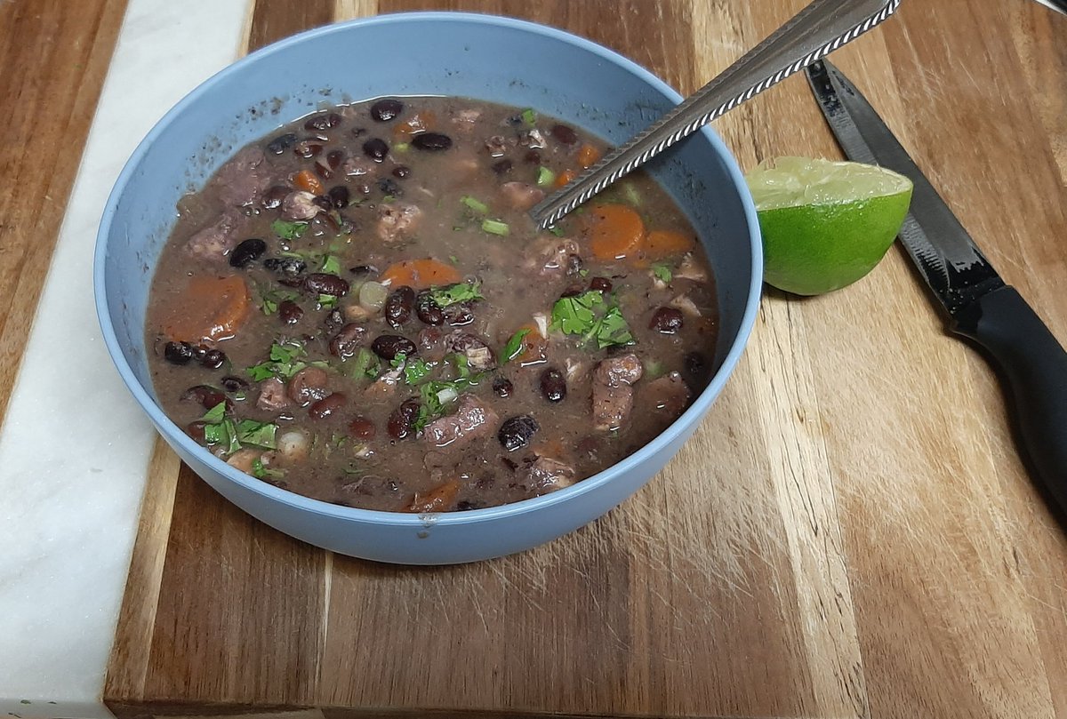 DebRuiz319's tweet photo. My mental health is #NotTheSameWithout my kitchen! (Especially 1st 2 photos, cooking brought me out of hours-long panic attacks!) https://t.co/TFFfHRUyLJ