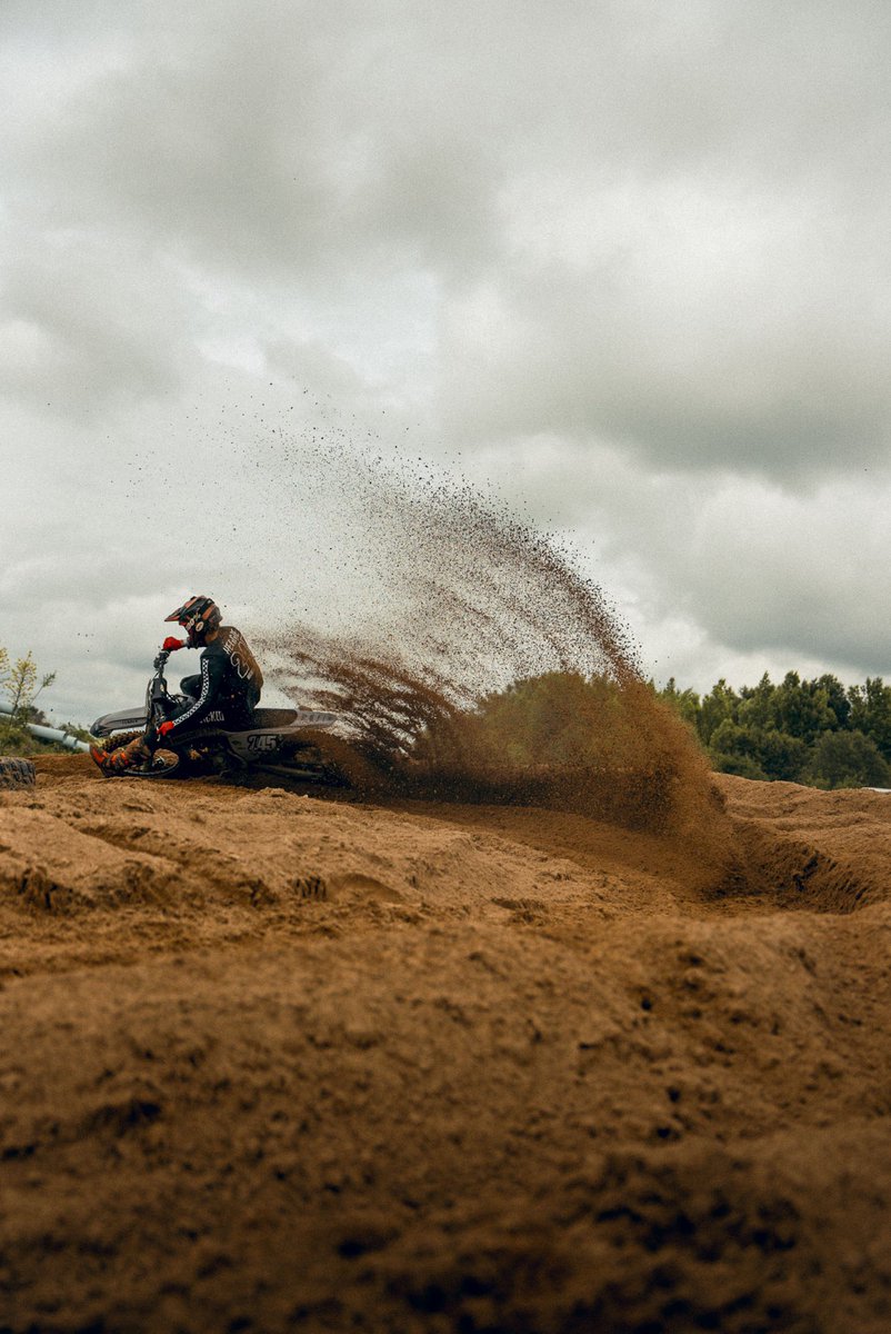 Seth_eggy's tweet photo. ride the highs, dodge the lows https://t.co/0T4eVbSH7A