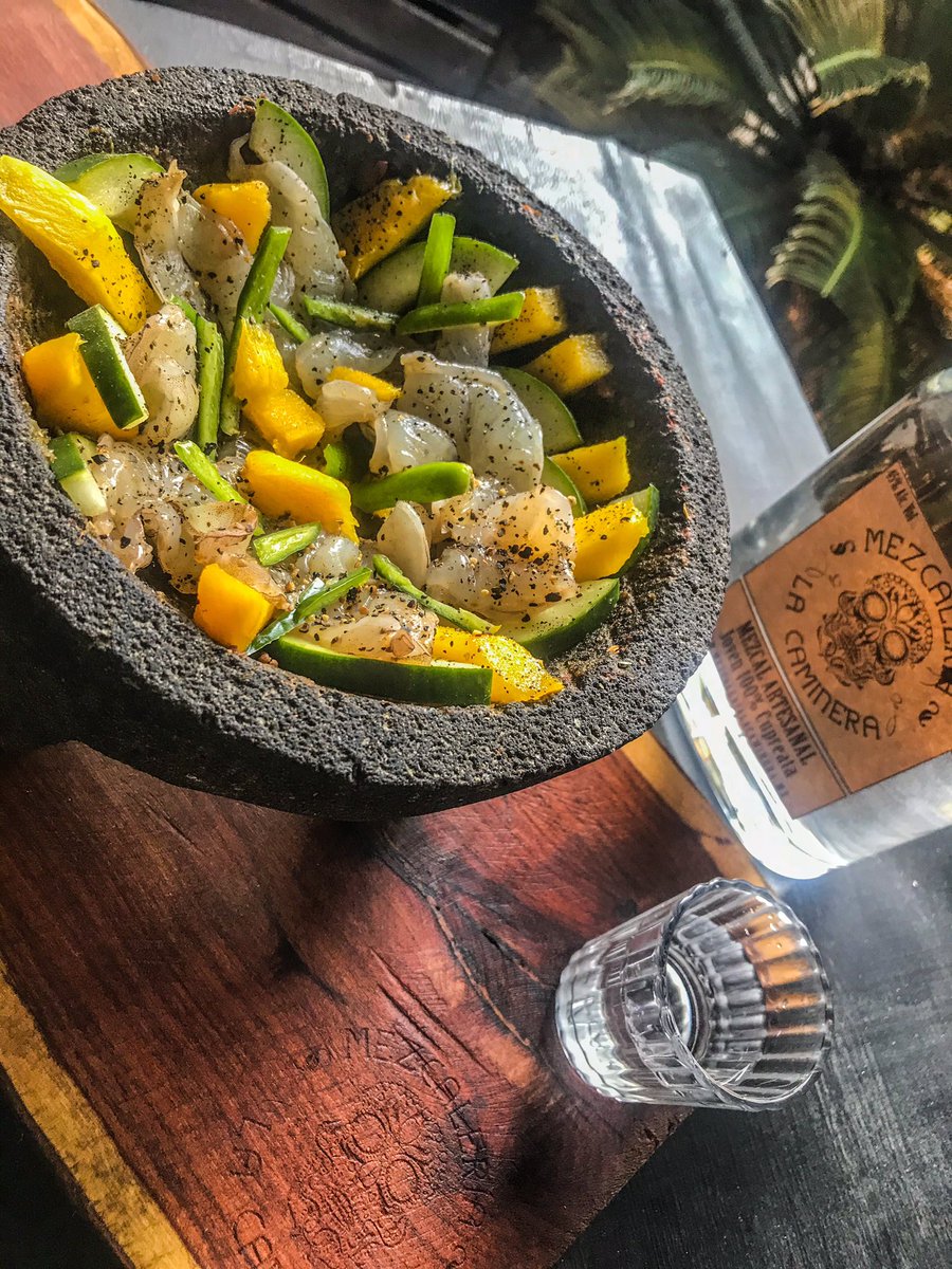 camineramezcal's tweet photo. Lista la botana para el USA vs MEX ⚽️

Ceviche de camarón y un #Cupreata es Justo y necesario!! Salud!!! Y excelente Domingo!☝🏼
💀🔥👌🏼💯
.
.
.
.
#mezcal
#agavedestillate
#agavespirits
#botana
#fut⚽️
#mexvsusa 
#ceviche
#aguachile https://t.co/A8xPt9R5AF