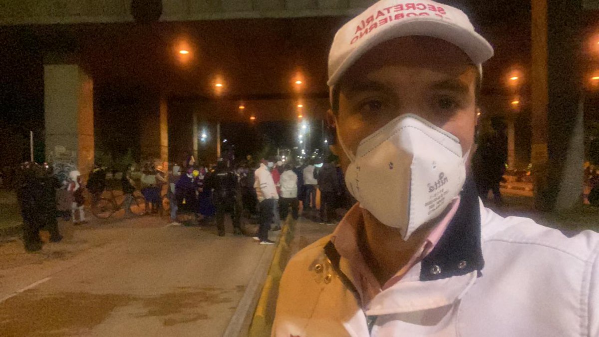 angelamrobledo's tweet photo. El Secretario de Gobierno @LuisErnestoGL llegó al lugar donde están los Misak.Gracias por atender la alerta ! https://t.co/hQ5StORId5